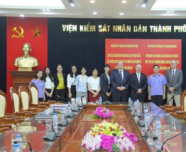 Giảng viên, sinh viên Luật Đại học Passau (Đức) thăm và làm việc tại Viện...